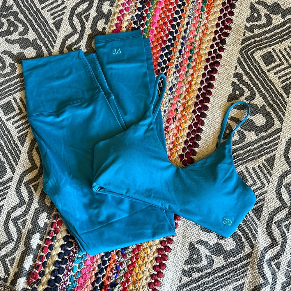 Blue Sports Bra and Leggings Set